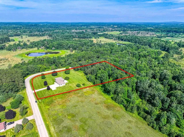 $698,000 | N1180 County Rd EE, Redgranite, WI 54970