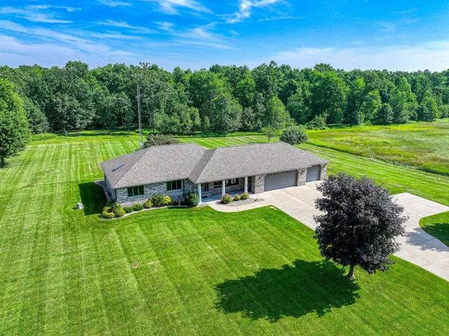 $698,000 | N1180 County Rd EE, Redgranite, WI 54970