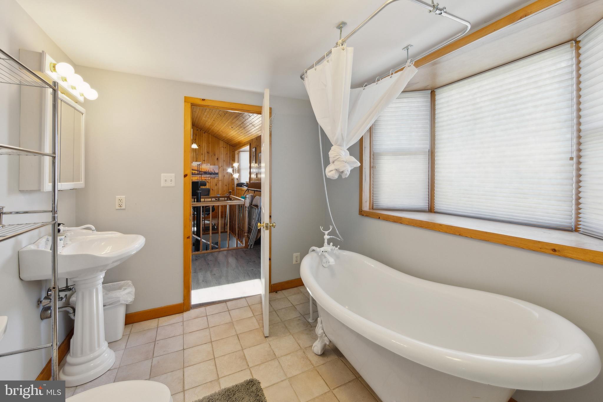 86 Sunset Road Royersford, PA 19468 - Photo 59 of 75 a bathroom with a sink a toilet and a bathtub