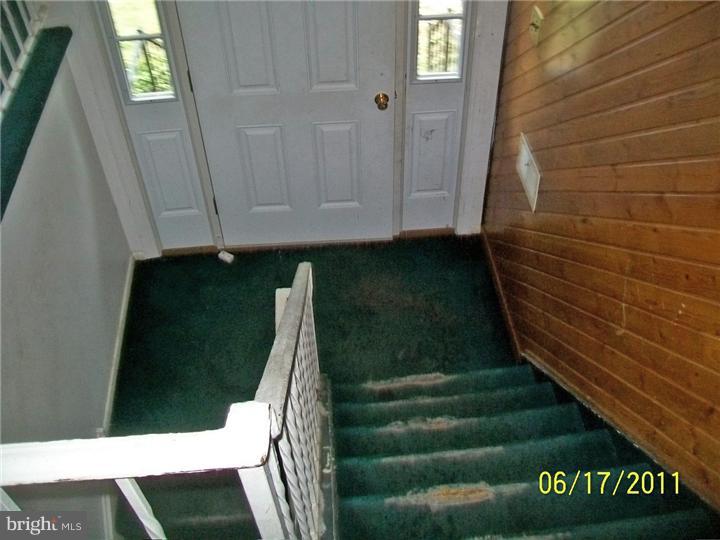 504 North Brownleaf Road Newark, DE 19713 - Photo 2 of 13 Foyer