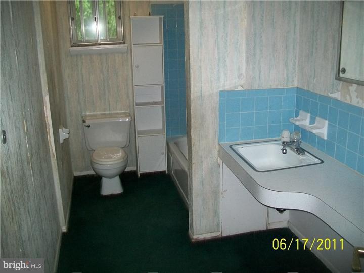 504 North Brownleaf Road Newark, DE 19713 - Photo 11 of 13 Bathroom