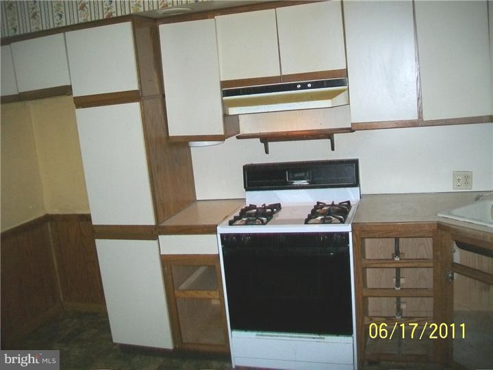 504 North Brownleaf Road Newark, DE 19713 - Photo 5 of 13 Kitchen