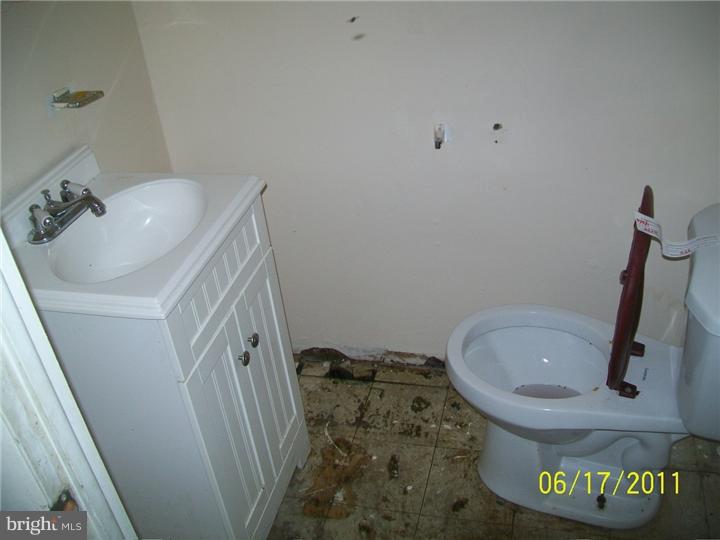 504 North Brownleaf Road Newark, DE 19713 - Photo 6 of 13 Bathroom