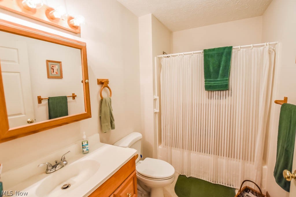 2525 Saxe Road Mogadore, OH 44260 - Photo 12 of 33 Master Bathroom