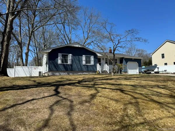 $619,990 | 60 Syracuse Avenue, Medford, NY 11763
