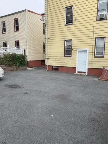 a view of a house with backyard