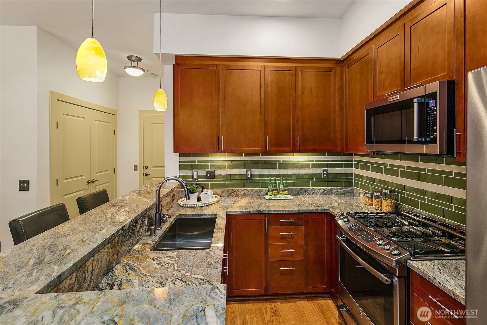 61 Pine Street, Unit 203 Edmonds, WA 98020 - Photo 13 of 34