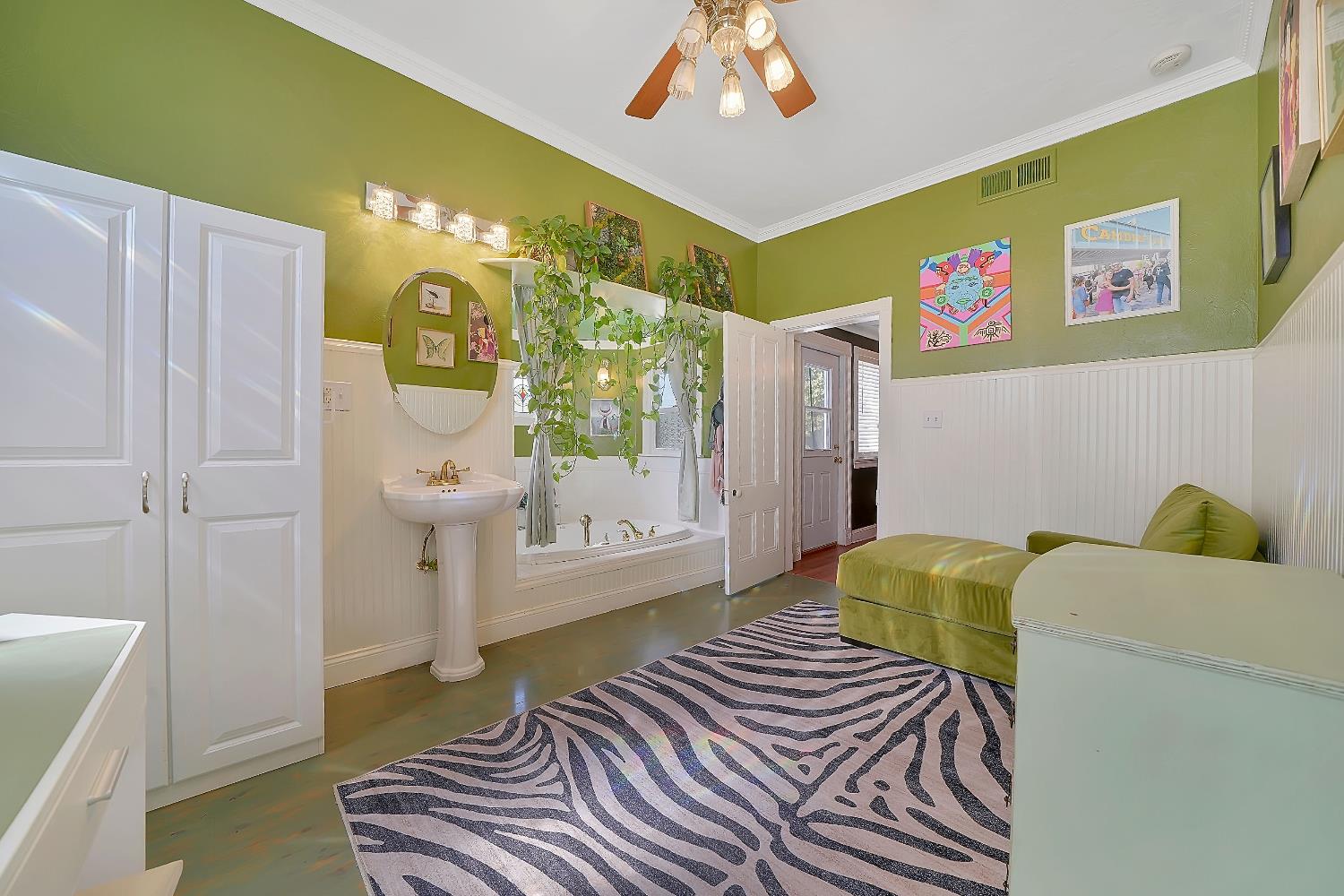 104 South Church Street Ione, CA 95640 - Photo 21 of 33 Relax in your private bathroom !