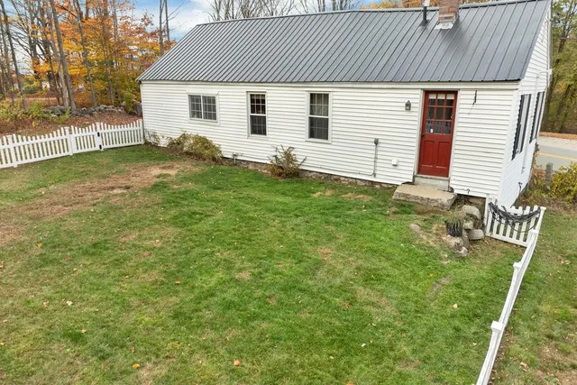 $379,900 | 15 Robert Rogers Road, Dunbarton, NH 03046