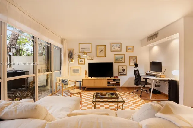 $825,000 | 2666 Tigertail Avenue, Unit 111, Coconut Grove, FL 33133