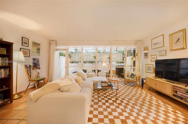 $825,000 | 2666 Tigertail Avenue, Unit 111, Coconut Grove, FL 33133