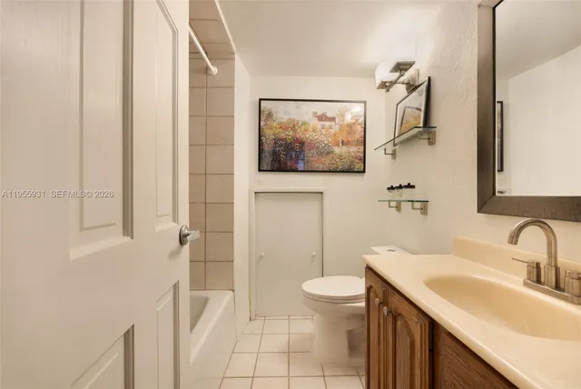 $825,000 | 2666 Tigertail Avenue, Unit 111, Coconut Grove, FL 33133