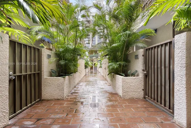 $825,000 | 2666 Tigertail Avenue, Unit 111, Coconut Grove, FL 33133