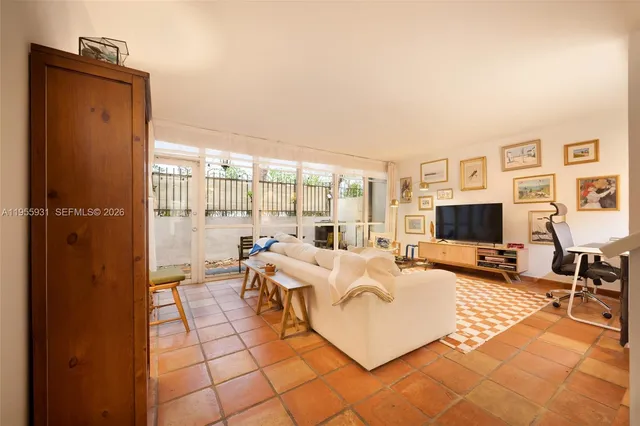 $825,000 | 2666 Tigertail Avenue, Unit 111, Coconut Grove, FL 33133