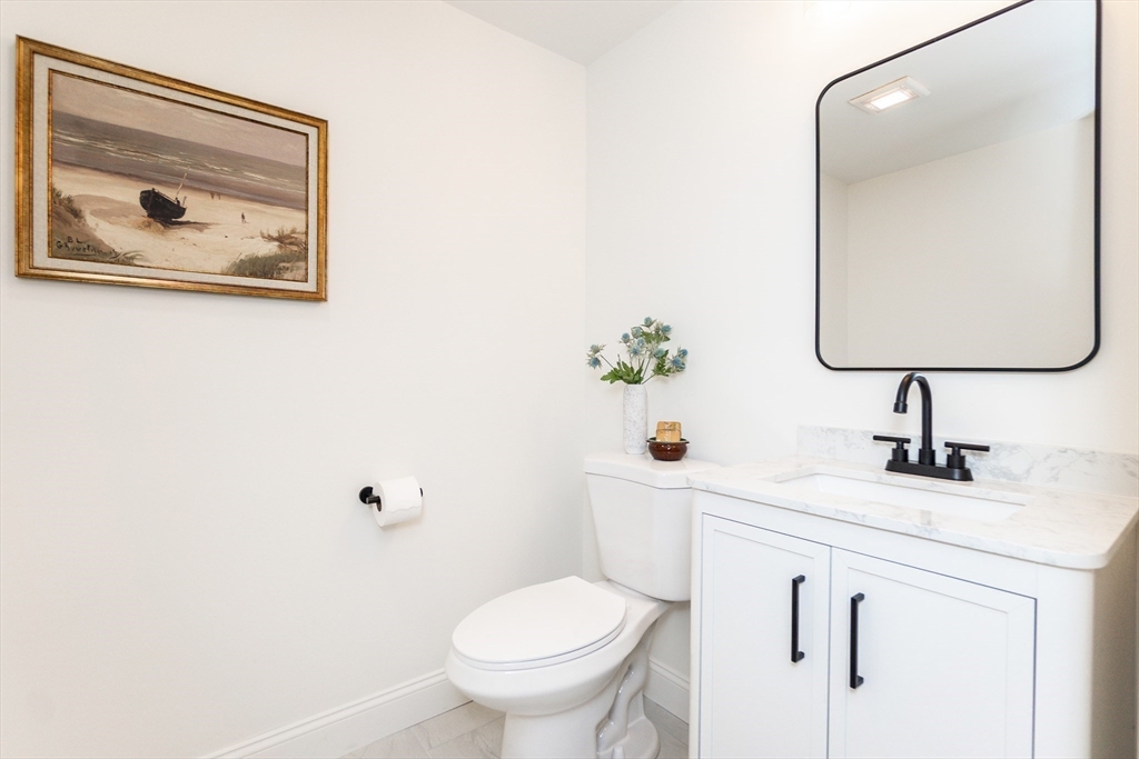 72 Outlook Road Wakefield, MA 01880 - Photo 19 of 42