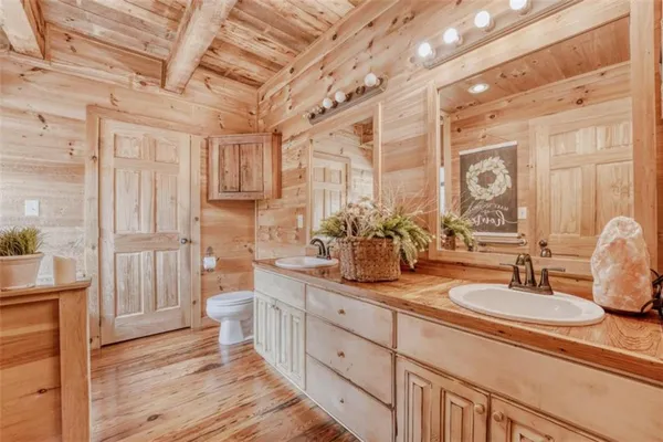 a spacious bathroom with double vanity and a mirror