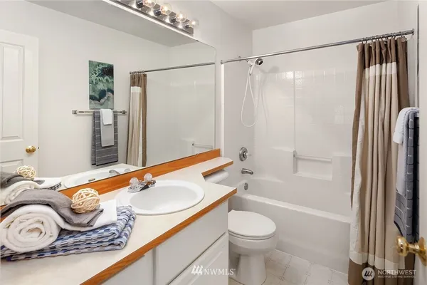 $4,150 | 5101 164th Avenue Southeast, Unit 212, Bellevue, WA 98006