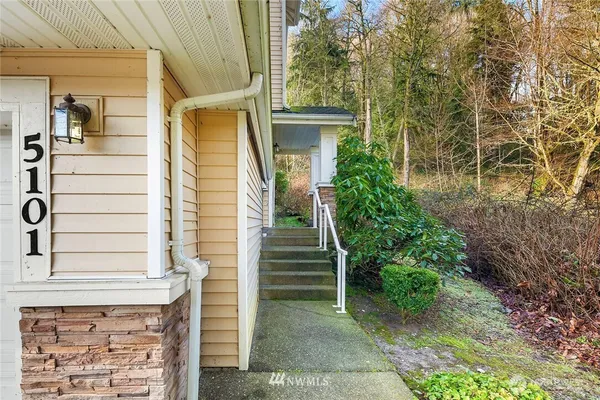 $4,150 | 5101 164th Avenue Southeast, Unit 212, Bellevue, WA 98006