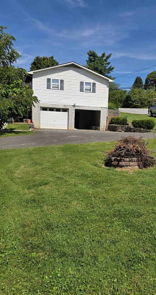 405 Rodefer Street Southwest Abingdon, VA 24210 - Photo 3 of 22 Gallery Image 3