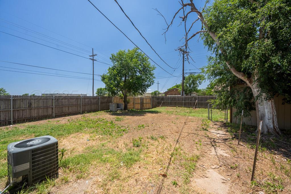 4360 South Polk Street Amarillo, TX 79110 - Photo 19 of 20 a backyard of a house with lots of green space
