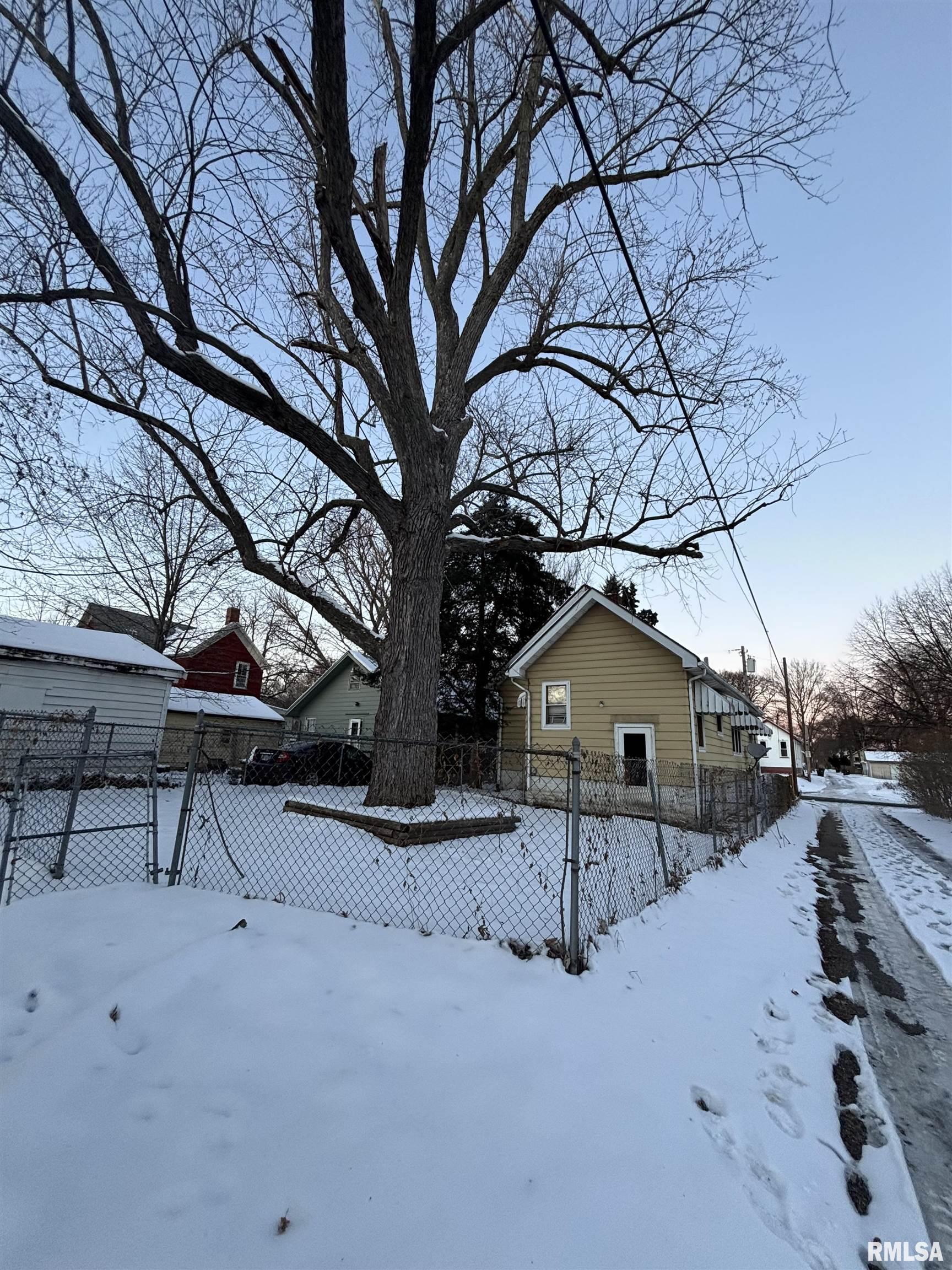 515 Mary Street Peoria, IL 61603 - Photo 5 of 44