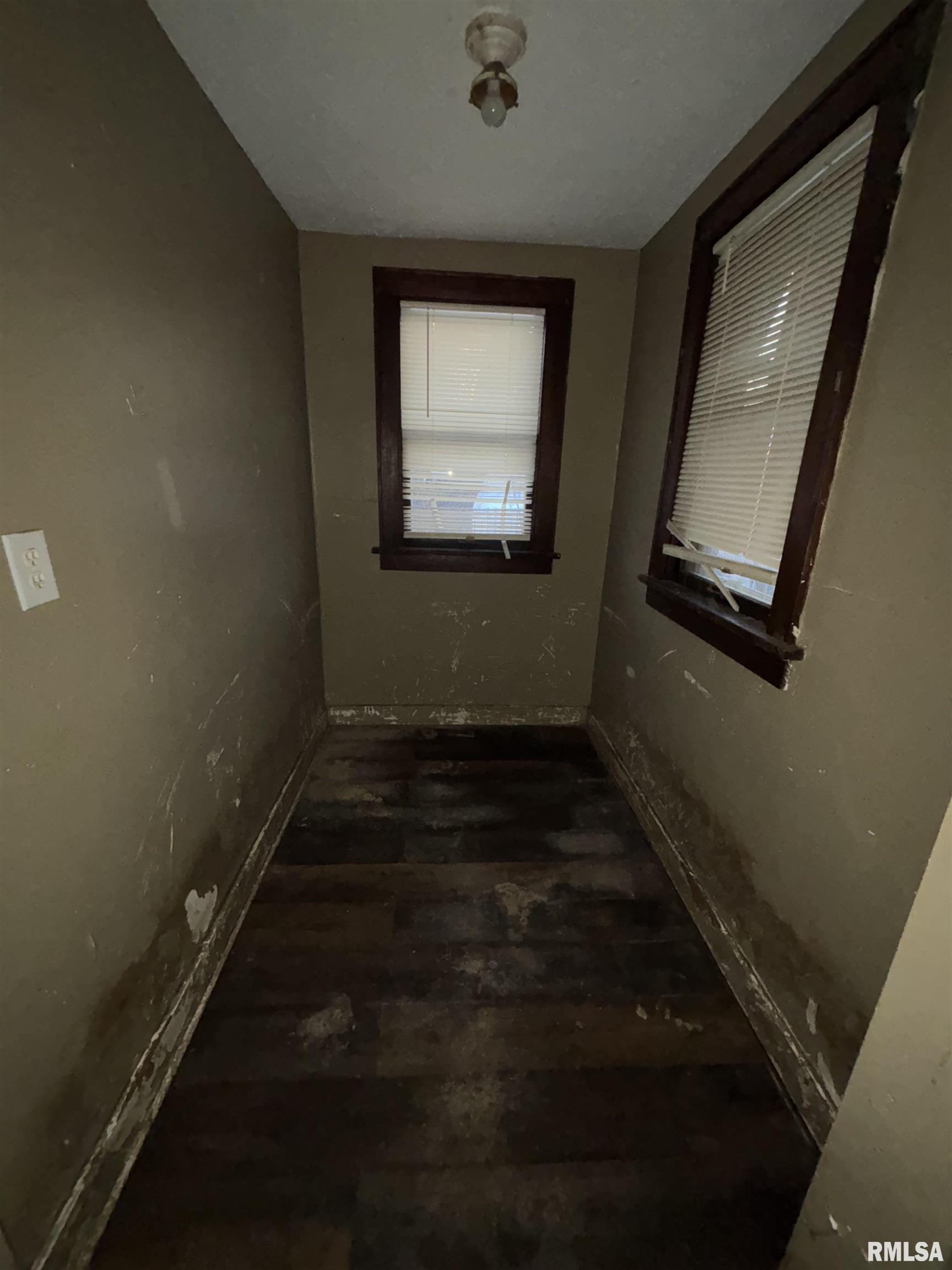 515 Mary Street Peoria, IL 61603 - Photo 8 of 44