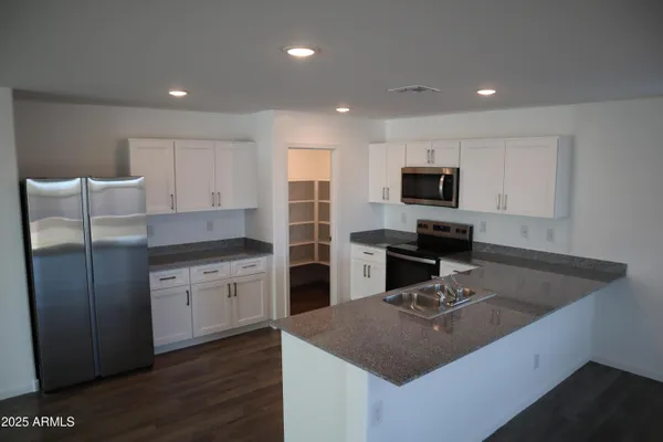 $2,000 | 1267 West Flowstone Trail, Benson, AZ 85602