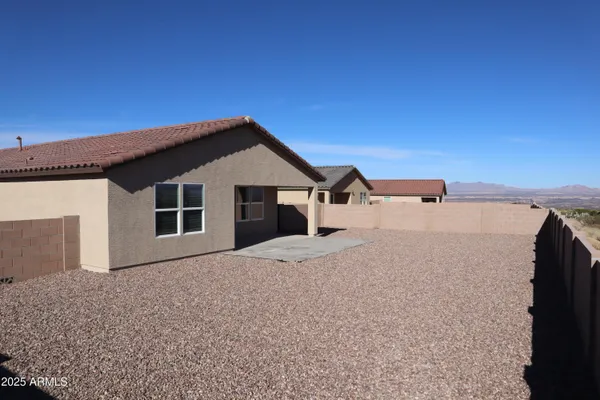 $1,900 | 1267 West Flowstone Trail, Benson, AZ 85602