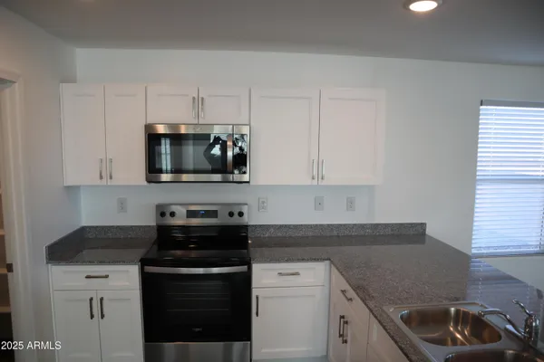 $1,900 | 1267 West Flowstone Trail, Benson, AZ 85602