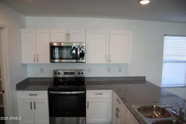 $2,000 | 1267 West Flowstone Trail, Benson, AZ 85602