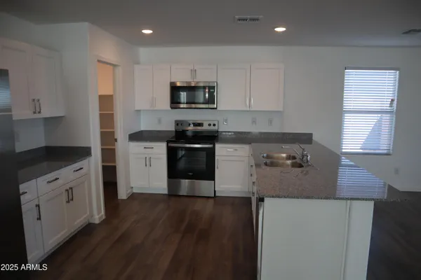 $2,000 | 1267 West Flowstone Trail, Benson, AZ 85602