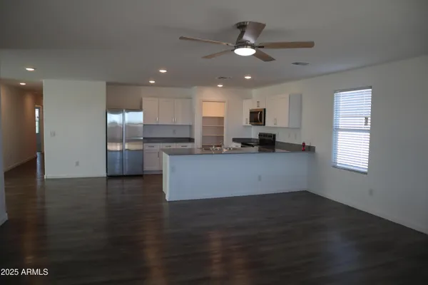 $1,900 | 1267 West Flowstone Trail, Benson, AZ 85602