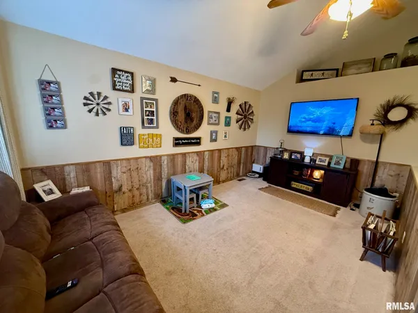 $159,000 | 19298 Pinecrest Road, Petersburg, IL 62675