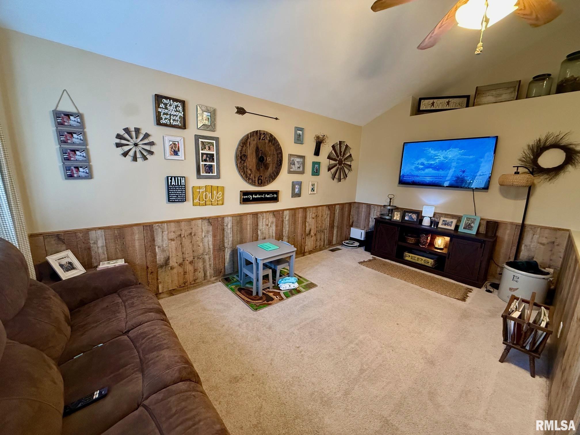 19298 Pinecrest Road Petersburg, IL 62675 - Photo 3 of 29