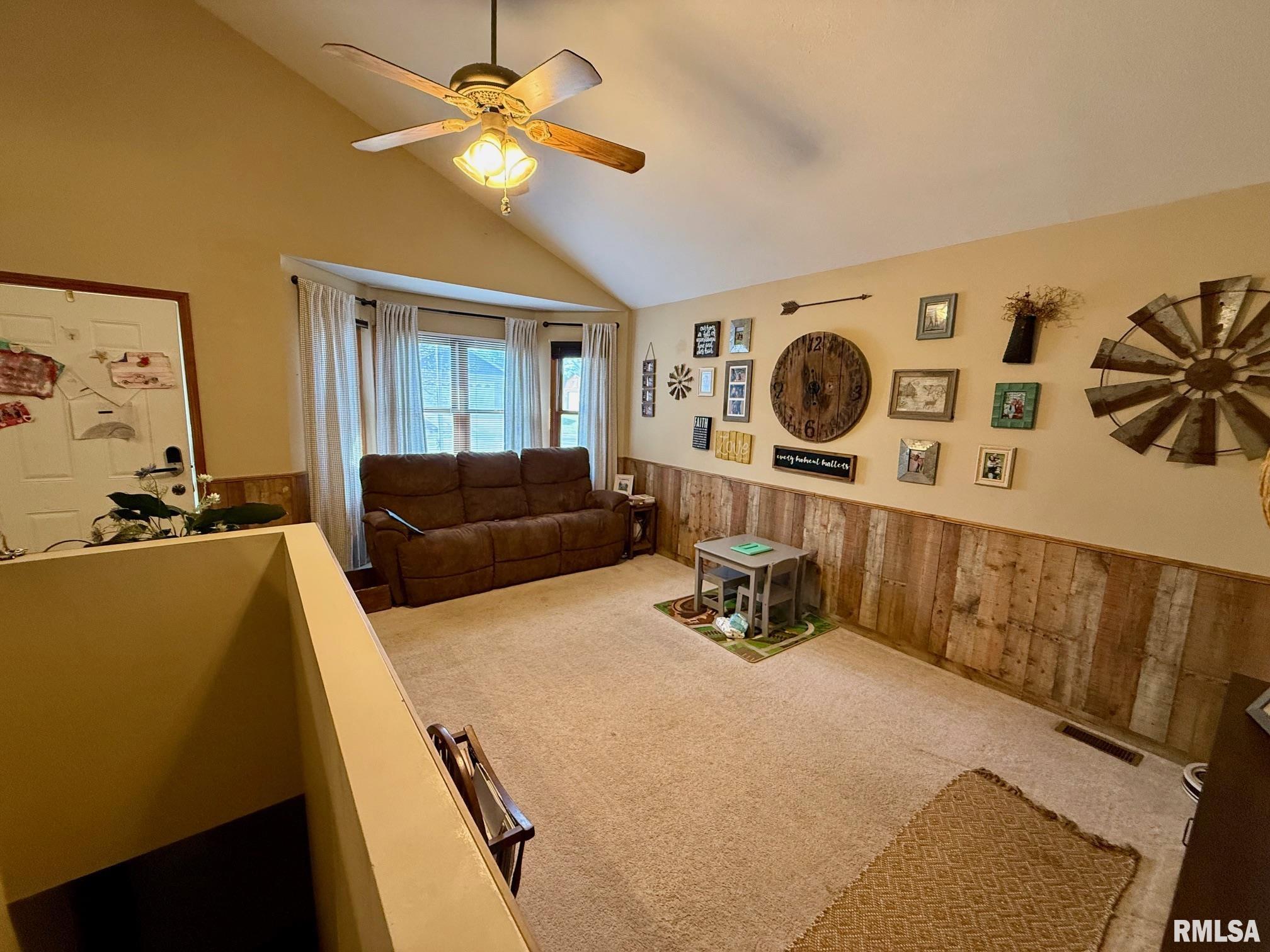 19298 Pinecrest Road Petersburg, IL 62675 - Photo 4 of 29