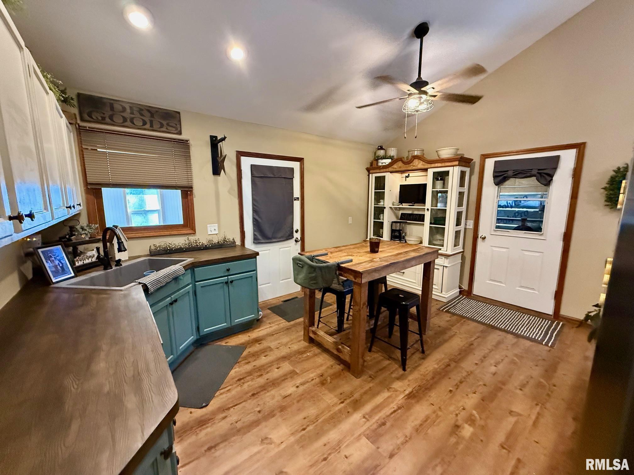 19298 Pinecrest Road Petersburg, IL 62675 - Photo 6 of 29