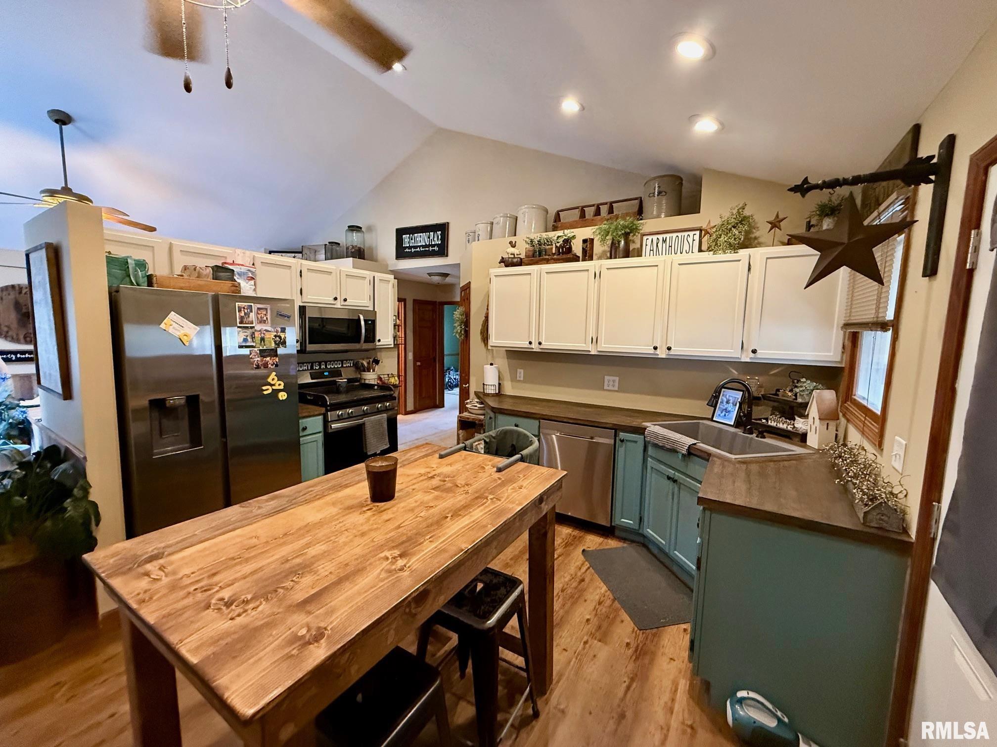 19298 Pinecrest Road Petersburg, IL 62675 - Photo 8 of 29