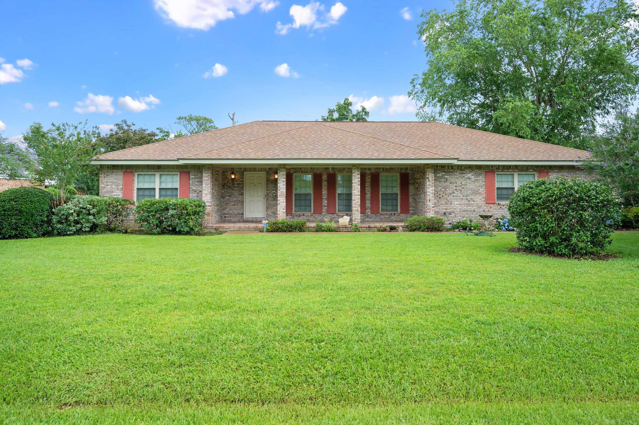 303 West Palm Avenue Foley, AL 36535 - Photo 25 of 32 Front Of Structure