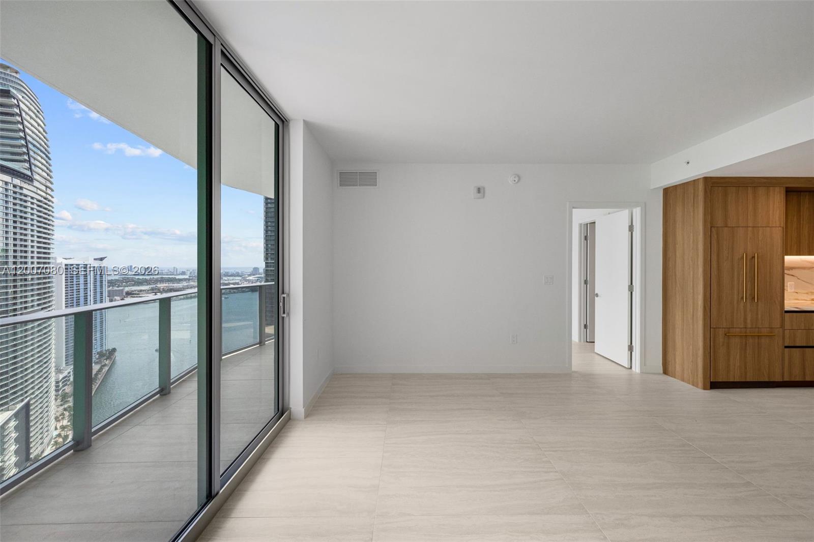 77 Southeast 5th Street, Unit PH01 Miami, FL 33131 - Photo 14 of 31