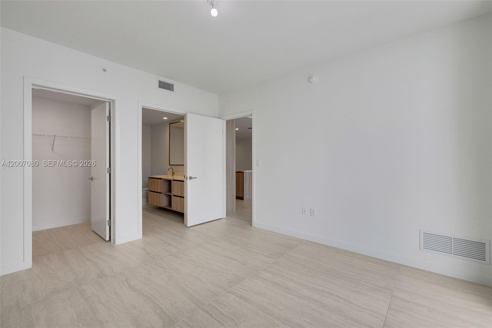 77 Southeast 5th Street, Unit PH01 Miami, FL 33131 - Photo 20 of 31 a view of an empty room