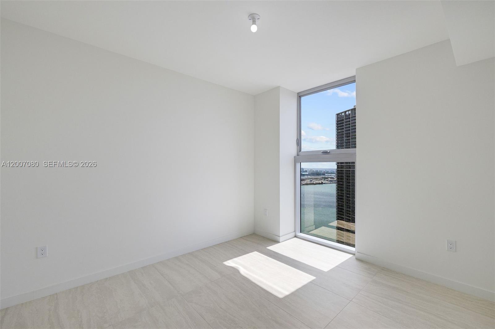 77 Southeast 5th Street, Unit PH01 Miami, FL 33131 - Photo 26 of 31 a view of an empty room