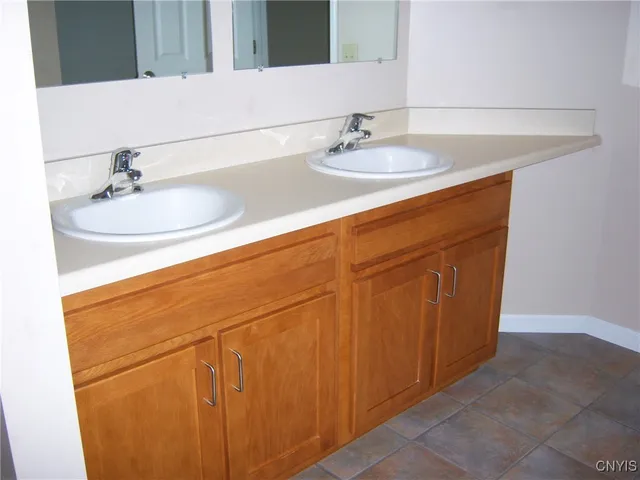 $2,250 | 5598 St Elmos Drive, Cicero, NY 13029