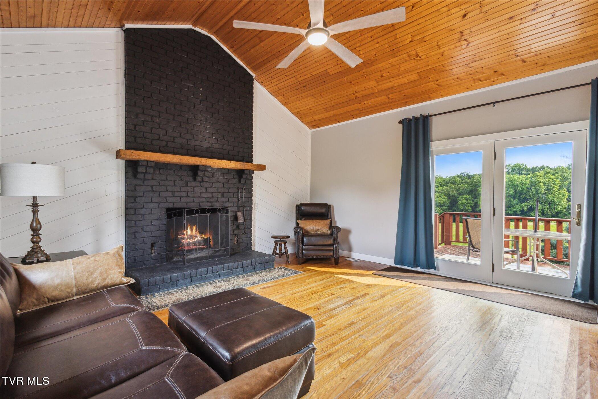 108 Durham Road Johnson City, TN 37615 - Photo 12 of 24 13-109-Durham-Rd-Gray-TN-37615-WindowSti