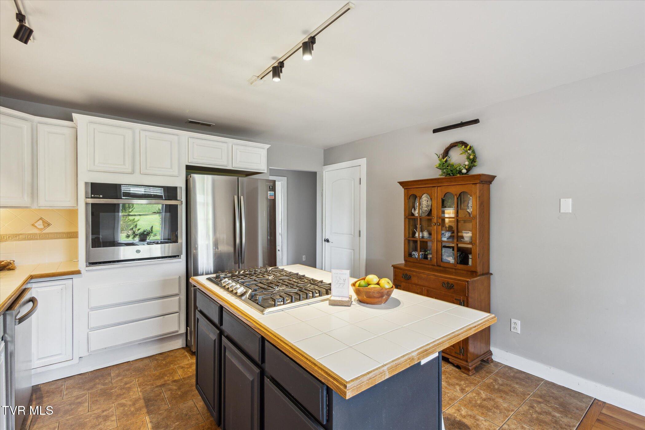 108 Durham Road Johnson City, TN 37615 - Photo 16 of 24 16-109-Durham-Rd-Gray-TN-37615-WindowSti