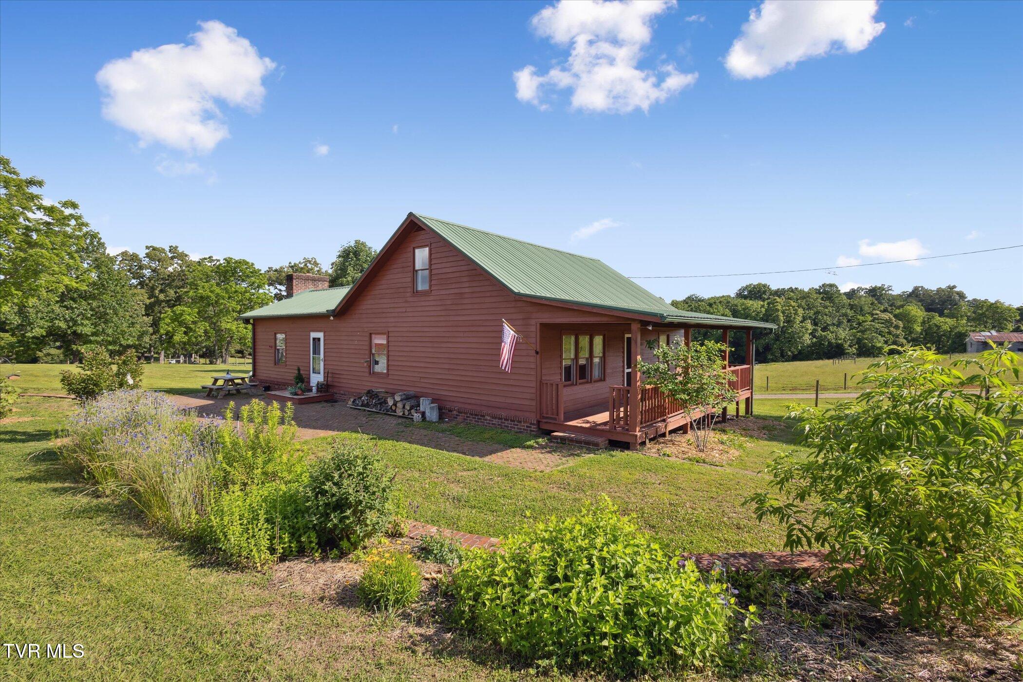 108 Durham Road Johnson City, TN 37615 - Photo 3 of 24 02-109-Durham-Rd-Gray-TN-37615-WindowSti