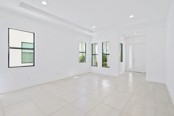 $9,750 | 13577 Artisan Circle, Palm Beach Gardens, FL 33418