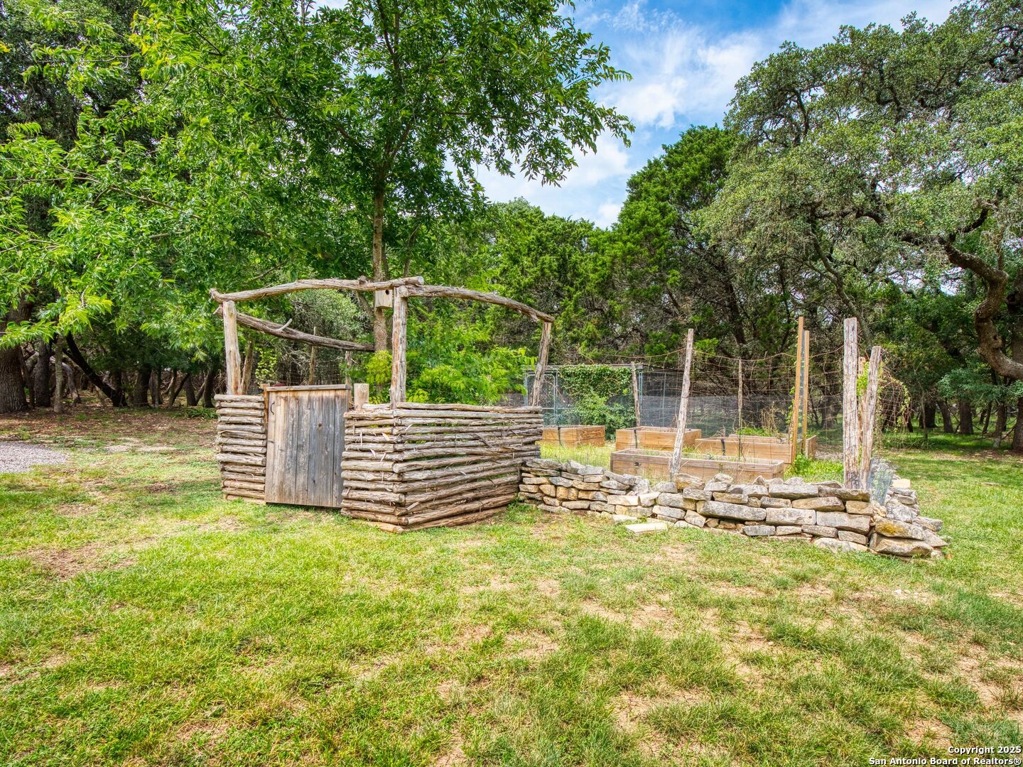 146-144 Ranger Creek Road Boerne, TX 78006 - Photo 23 of 50 a backyard of a house with table and chairs