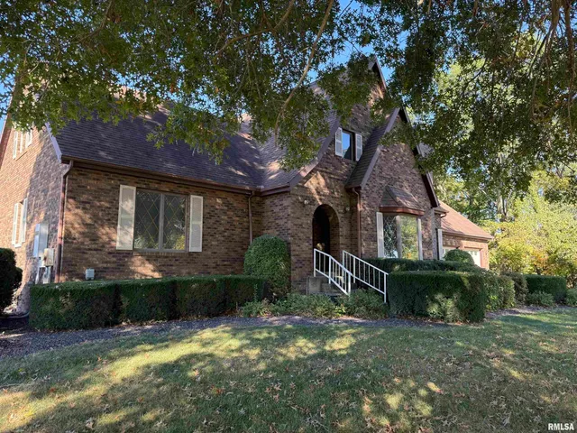 $325,000 | 14850 Ray Road, Rushville, IL 62681