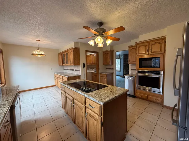 $325,000 | 14850 Ray Road, Rushville, IL 62681