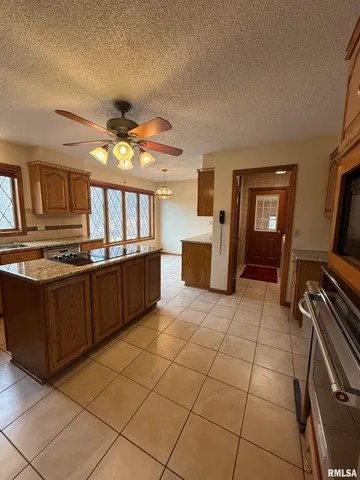 $325,000 | 14850 Ray Road, Rushville, IL 62681